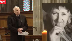 Jakubiskov pohreb sa neobišiel bez kontroverzie! Urážka majstra v reakcii na príhovor!