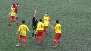 VIDEO. To musíte vidieť. Za originálnu oslavu gólu vylúčenie!