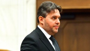 NAKA preveruje tvrdenia Jánošovej manželky o miliónových províziách