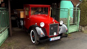FOTO: Stolár z Uliča zostrojil auto, ktoré na svete nemá obdobu. Je celé z dreva