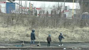 Obyvateľov Medzilaboriec straší detský gang. Obťažujú turistov, podpaľujú kontajnery a kradnú jedlo