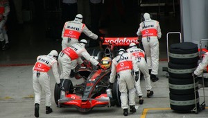 F1: V McLarene pivo za zastávky do troch sekúnd