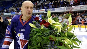 Pavlas sa rozlúčil so slzami