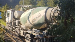 Mimoriadna situácia: Prepadnutý most uväznil desiatky obyvateľov