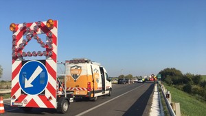 Nehoda na D2, musel zasahovať aj vrtuľník