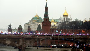 Tisíce Moskovčanov si prišli uctiť zastreleného Putinovho kritika