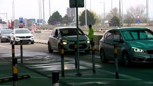 Rakúsko zmierňuje podmienky vstupu pre pendlerov zo Slovenska. Aké sú plány na uvoľňovanie cestovania u nás?