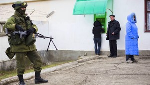 Ukrajinci sa nemôžu dostať k svojim peniazom