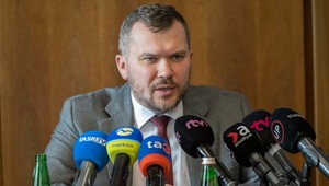 Trestanie vedení nemocníc za nedostatok zdravotníckeho personálu? Karasov návrh kritizuje každý, aj on sám