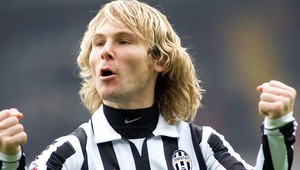 Pavel Nedvěd definitívne oznámil koniec kariéry