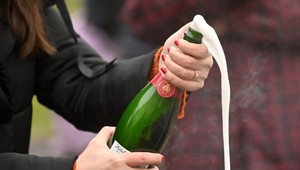 Oslavy nového roka v Michalovciach: Súťaž v otváraní šampanského