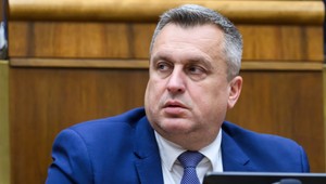 Prezident váha s podpisom zákona o ÚOO. Podľa Danka tým "dáva facku" Šutajovi Eštokovi