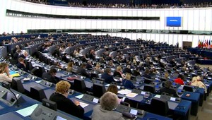 Nižšie ceny hovorov a sms správ v rámci EÚ. Europoslancov čaká hlasovanie