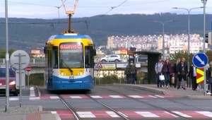 Muž bezdôvodne zaútočil na vodičku električky. Po pár dňoch sa jej prišiel ospravedlniť