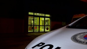 Po hádke dobodala kamaráta. Polícia obvinila ženu z pokusu o vraždu