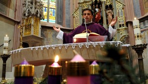 Začal sa Advent, pripomína čakanie ľudstva na príchod Ježiša Krista