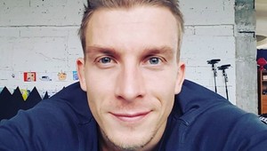 Nový šoubizový párik je na svete. VIEME, s kým randí Juraj Bača