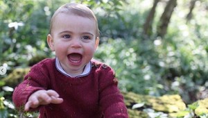Princ Louis má ROK, o prekrásne fotky malého oslávenca sa postarala Kate