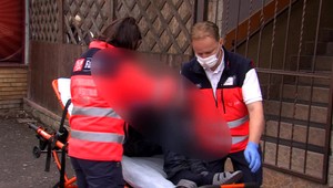 Žena, ktorú našli policajti na stanici v Humennom, si zranenia spôsobila sama