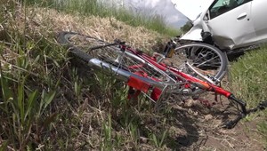 Cesta bola neprejazdná pre nehodu 3 áut. Jedno z nich prešlo do protismeru