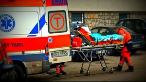 Muž (72) brutálne dobil manželku, jej krvou pomaľoval steny