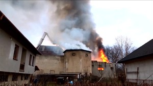 Kaštieľ v plameňoch. Svedkovia počuli aj výbuchy