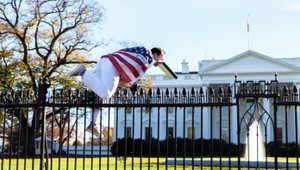 V areáli Bieleho domu zadržali votrelca, ktorý preliezol plot
