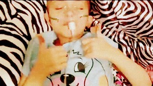 10 tisíc ľudí spievalo koledy, kvôli jednému dievčatku (8)