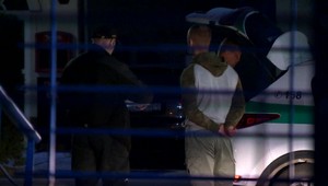 Zničené auto a streľba z pištole. V Moste pri Bratislave bolo rušno