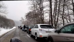 Komplikovaná situácia na hranici. Na mieste sú niekoľkokilometrové kolóny