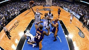 Lakers vyhrali v Orlande po predĺžení a titul majú už na dosah