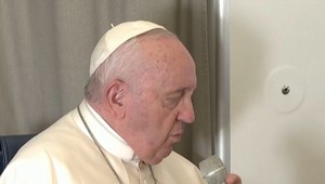 Homosexuáli sú tiež Božie deti a cirkev by sa im mala otvoriť, vyhlásil pápež František