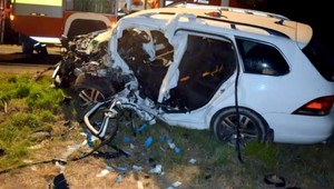 Čelná zrážka dvoch áut si vyžiadala život otca rodiny, dve dcéry sú zranené