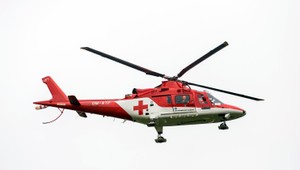 Nehoda pri základnej škole. Pre deväťročné dievčatko letel vrtuľník