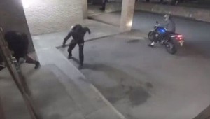 VIDEO: Nepodarená akcia zlodejov. Komplica trafili do hlavy