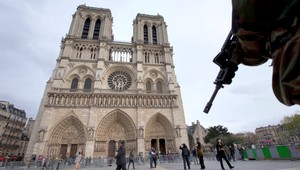Parížania sa vracajú k svojim zvykom, strach nedávajú najavo