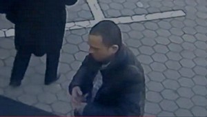 Tento muž ukradol v reštaurácii pri Nitre stovky eur, hľadá ho polícia