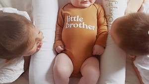 Rozkošného syna rada oblieka pekne a štýlovo, ale... Takmer každý si myslí, že je to dievča!