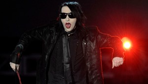 Svetová hviezda ako úchylné monštrum?! Domová prehliadka u speváka potvrdila desivé tvrdenia!