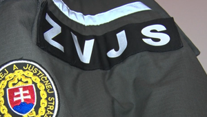 Zo strážcu zákona obvinený: Bombová hrozba odhalila u policajta drogy