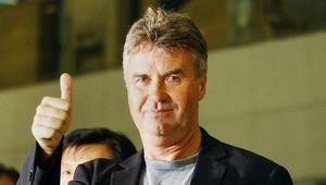 Ruská federácia pustí Hiddinka do Chelsea