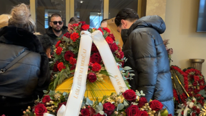 Pohreb rómskeho kráľa Róberta Botoša: Blízki sa s ním rozlúčili smútočným pochodom