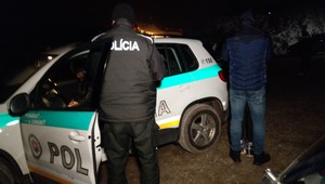 Vyšetrovateľ vypočul 34-ročného muža, ktorý vrazil skútrom do davu ľudí. Prepustili ho