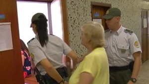 Hádka manželov sa skončila bodnutím do srdca. Trest pre dôchodykňu sa môže odložiť