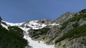 Lavína v Tatrách: Záchranári riskovali životy pri pátraní po skialpinistovi