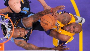 NBA: Lakers proti Denveru nestačilo ani 43 bodov Bryanta