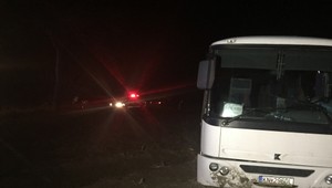 Pri nehode autobusu zomrela žena, sedem ľudí sa zranilo