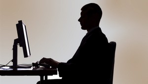 Muž má vydierať svoju expriateľku. Jej intímne fotky chce zverejniť na sociálnej sieti