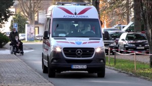 COVID zaťažuje záchranárov: K staršej panej museli volať sanitku zo vzdialenejšieho mesta, neprežila