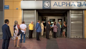 Najhoršia kríza v dejinách EÚ. Grécko oficiálne požiadalo o pomoc z eurovalu